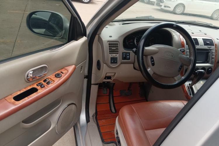 Used Kia Carnival 2006 2.7L GLS-2