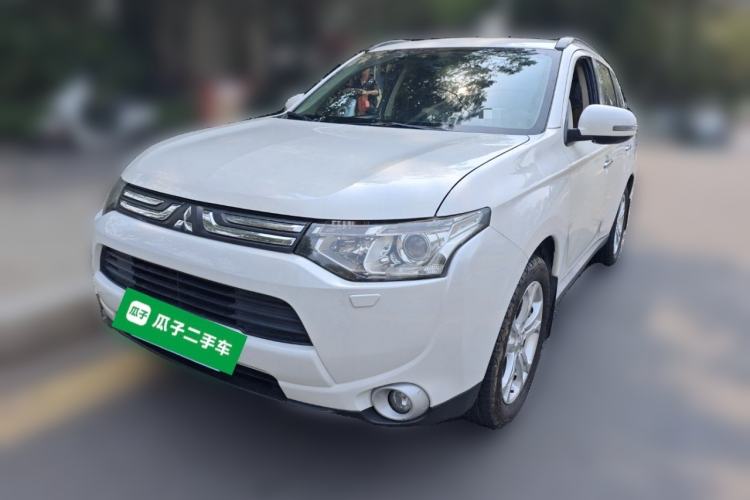 Used Mitsubishi Outlander 2013 2.4L Four-Wheel Drive Luxury Navigation Version 7 Seats
