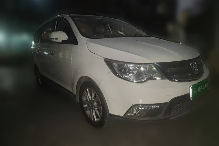 Used Baojun 730 2014 1.5L manual Comfort version 7 seats
