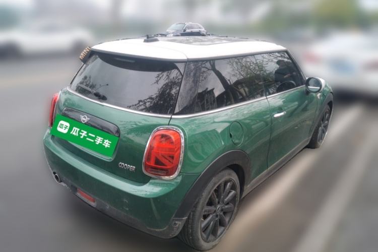 Used MINI MINI 2020 1.5T COOPER Classic Edition Three-Door Exclusive Color Version
