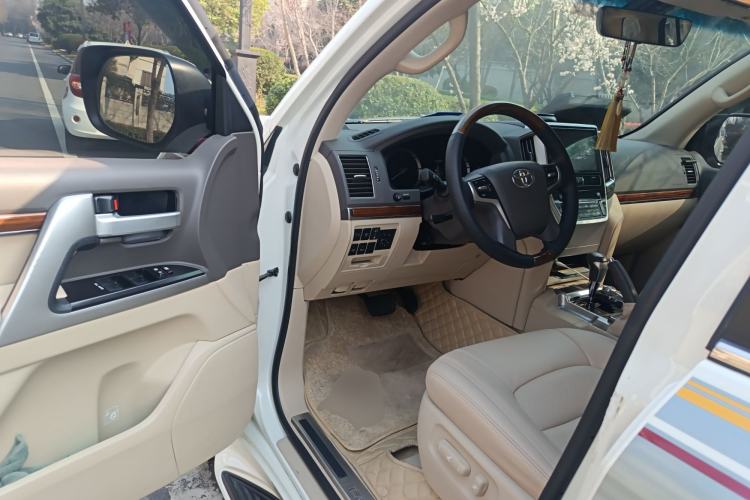 Used Toyota Land Cruiser 