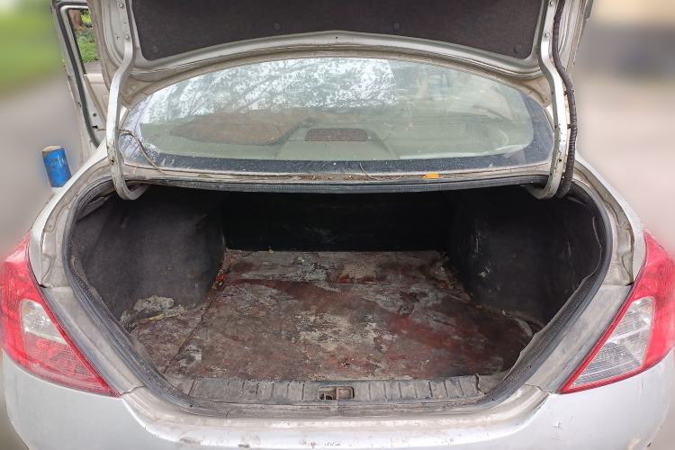 Used Nissan Sunny 2011 1.5XE Manual Comfort Edition Trunk