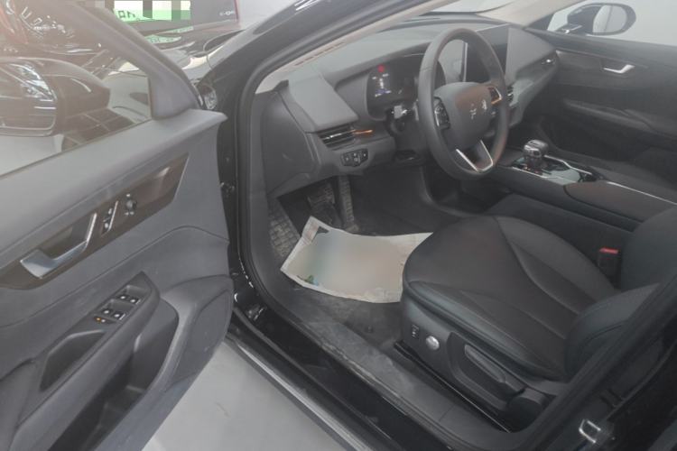 Used Hongqi E-QM5 2023 Base Travel Edition