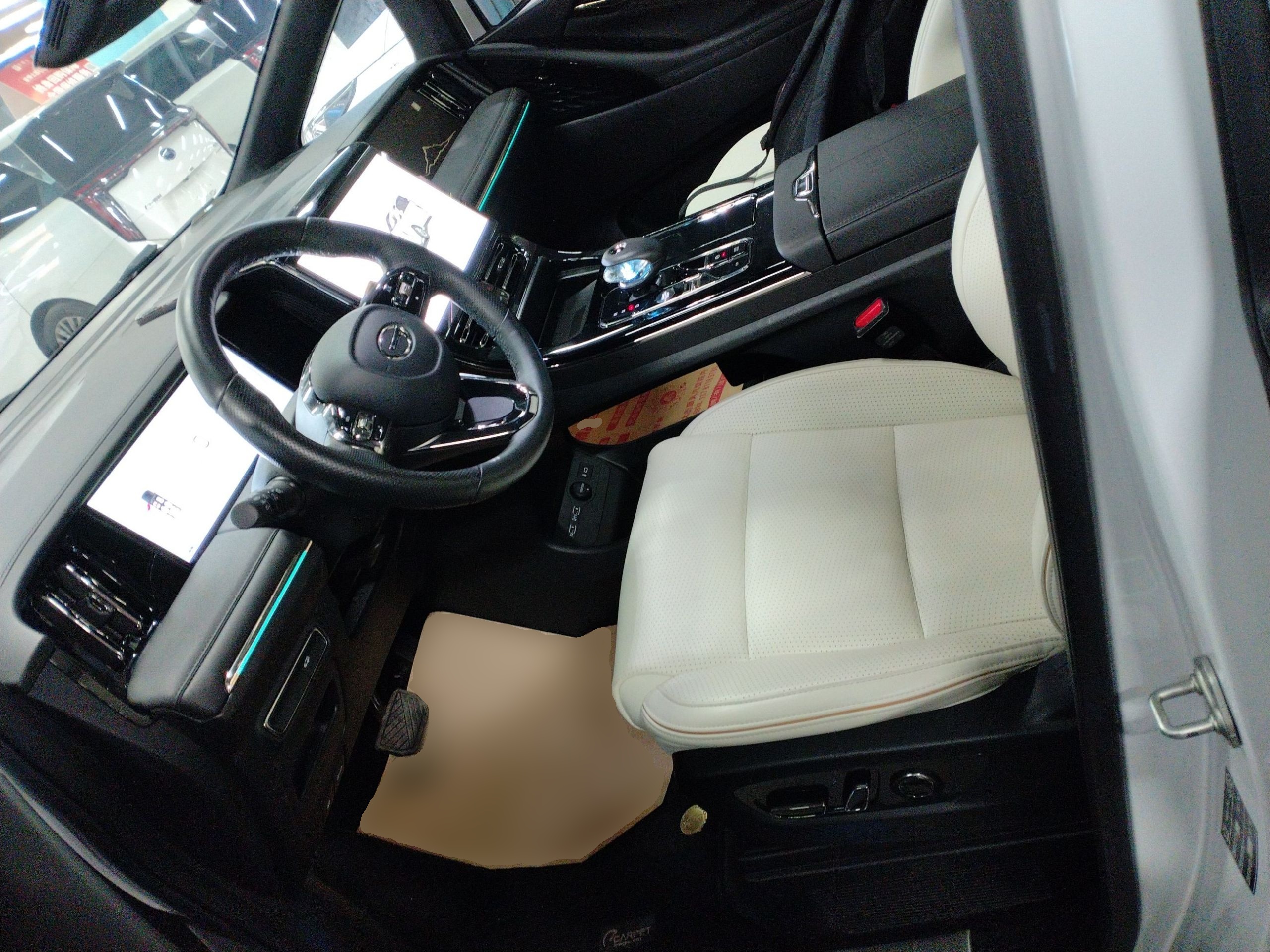 Переднее сиденье в автомобиле