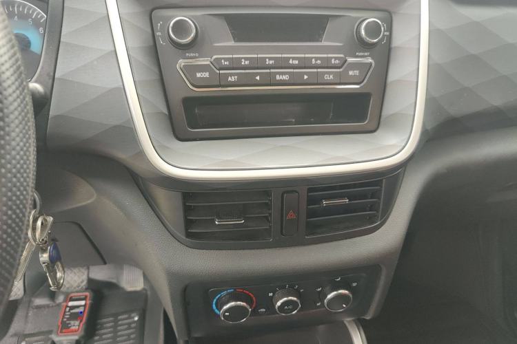 Used Jinbei Gold Hiace M Classic 2024 1.5L Engineering Lion Passenger Vehicle 6 Seats Audio And AC Panel