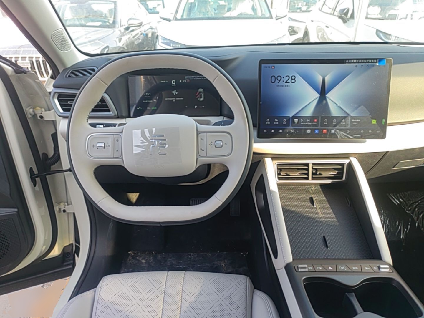 BYD Yuan UP 2027 Model Flying Edition 401KM Vitality Version — снимка 13