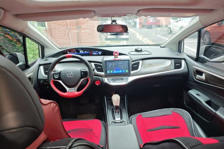 Used Honda Jade 2017 1.8L automatic Comfort version 5 seats Center Console