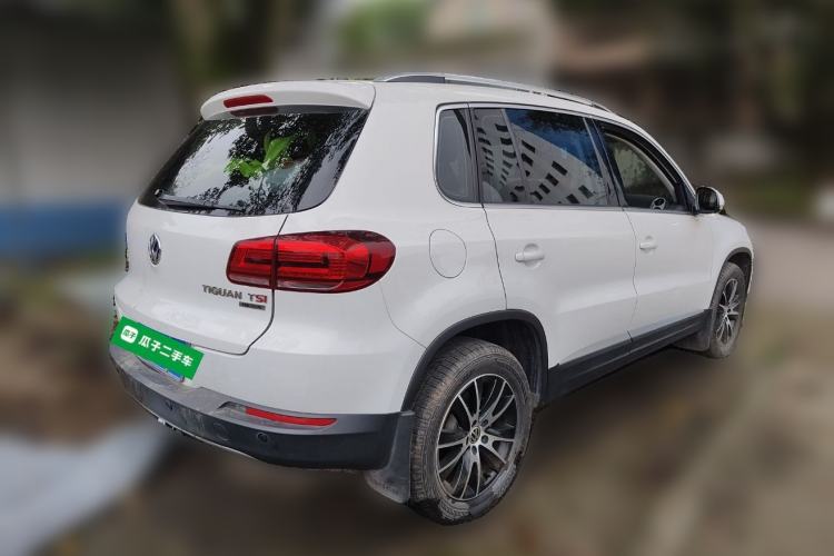 Used Volkswagen Tiguan 2015 1.8TSI Automatic All-Wheel-Drive Luxury Model Rear Right 45 Deg