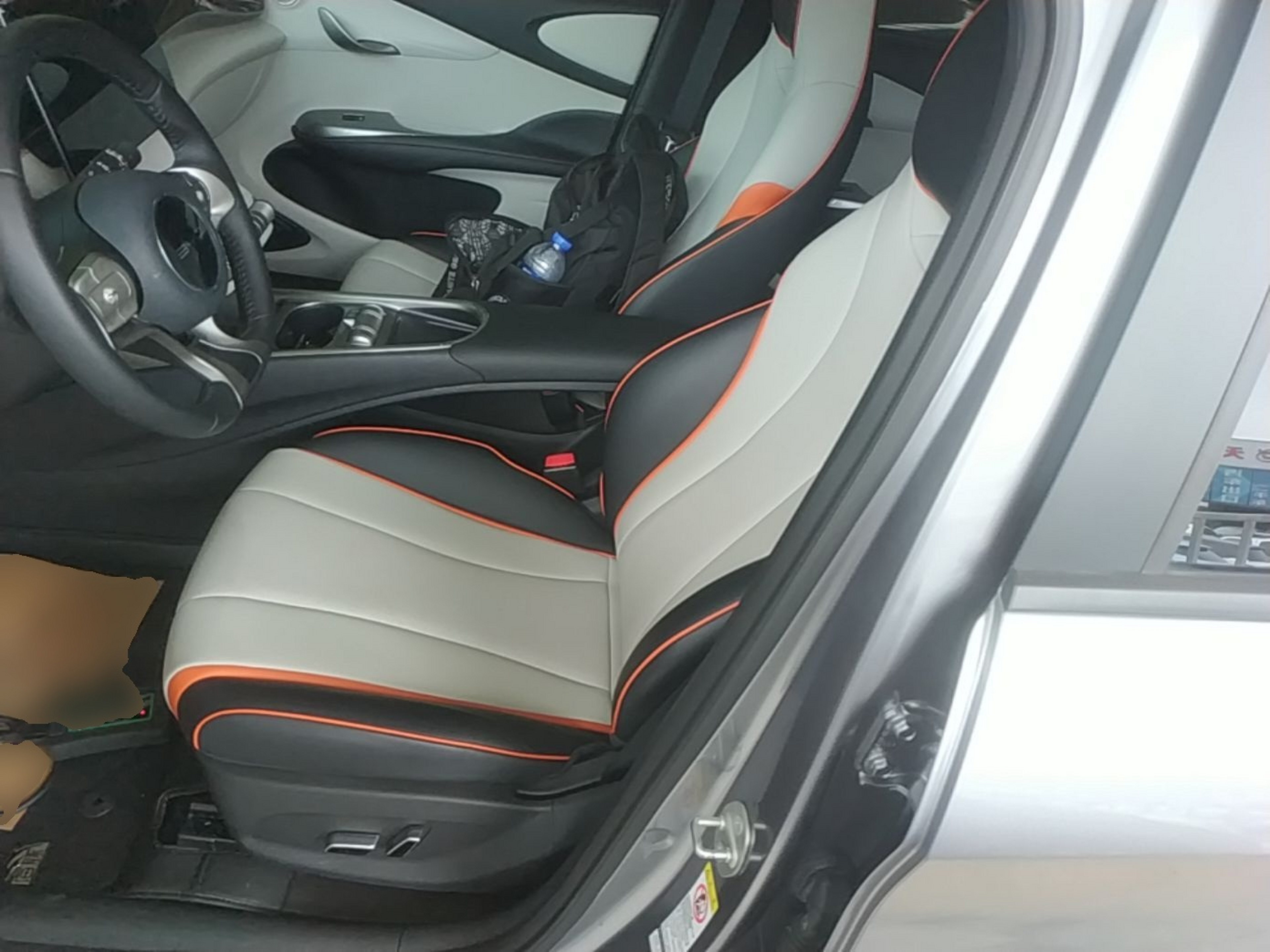 Vordere Reihe im Auto