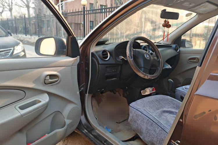 Used Venucia R30 2014 1.2L Manual Enjoyment Edition