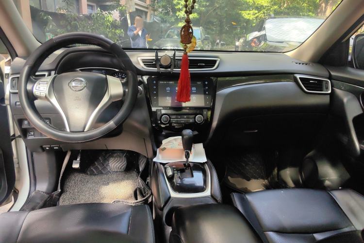 Used Nissan X-Trail 2014 2.5L CVT Luxury Edition 4WD Center Console