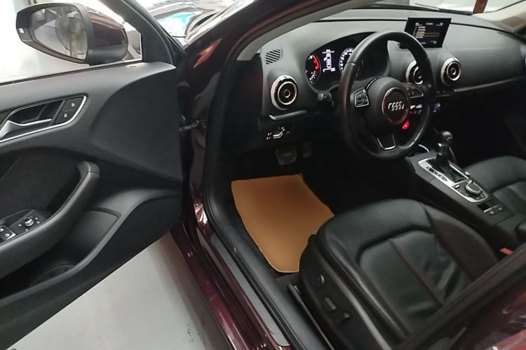 Used Audi A3 2016 Limousine 35 TFSI Style Edition Driver Seat