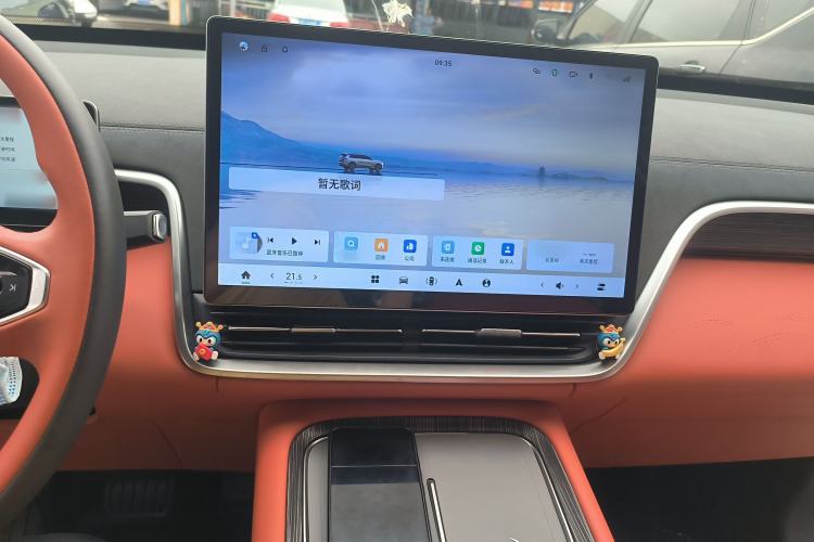 Used Dongfeng eπ eπ008 2024 636Max All-Electric Version 6 Seats Center Console