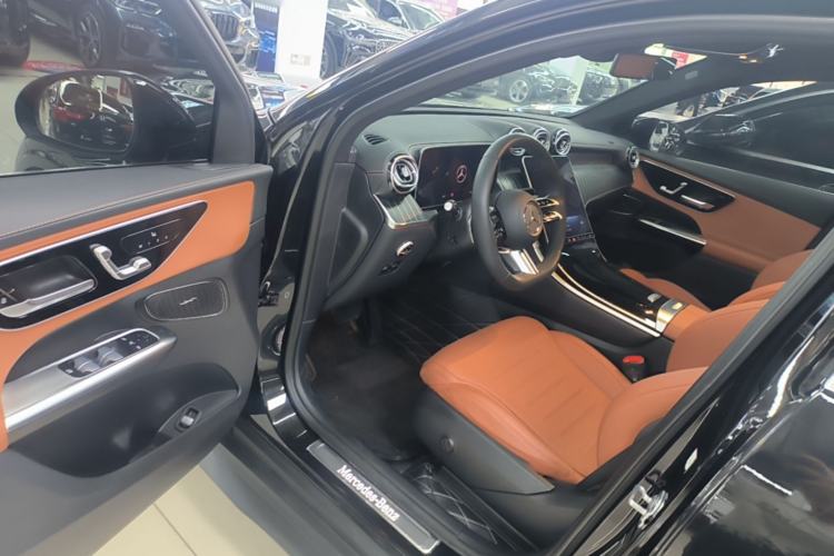 Used Mercedes-Benz GLC 2023 Facelift GLC 260 L 4MATIC Luxury Version 5 Seats
