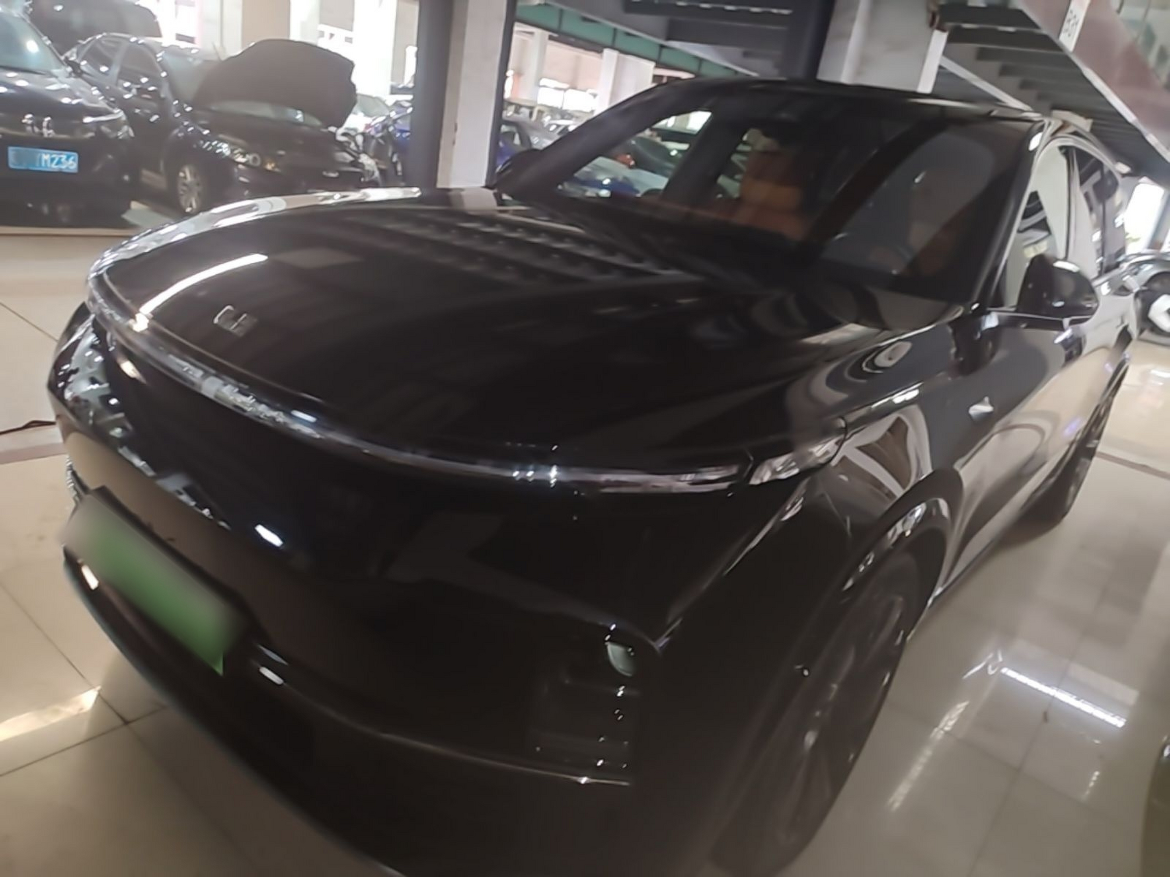 Unter der Vorderseite des Autos
