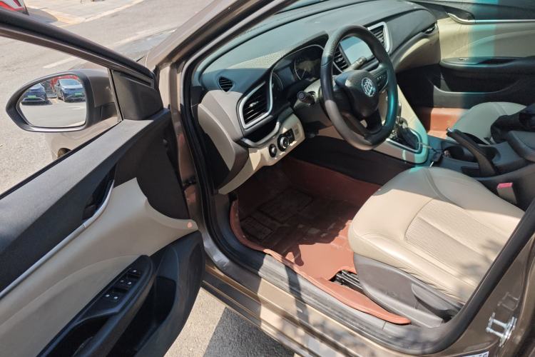 Used Buick GT 2016 15N Automatic Elite Edition Driver Seat