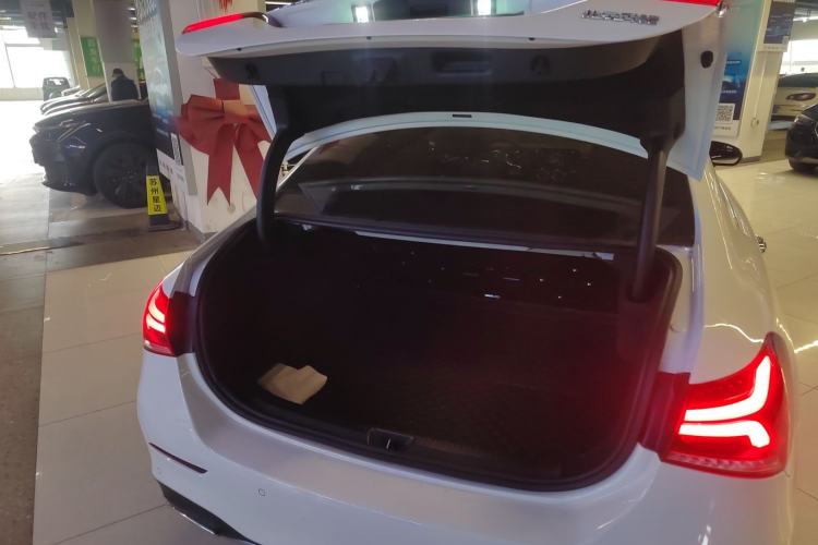 Used Mercedes-Benz A-Class 2022 Revised Version A 200 L Sport Sedan Fashionable Style
