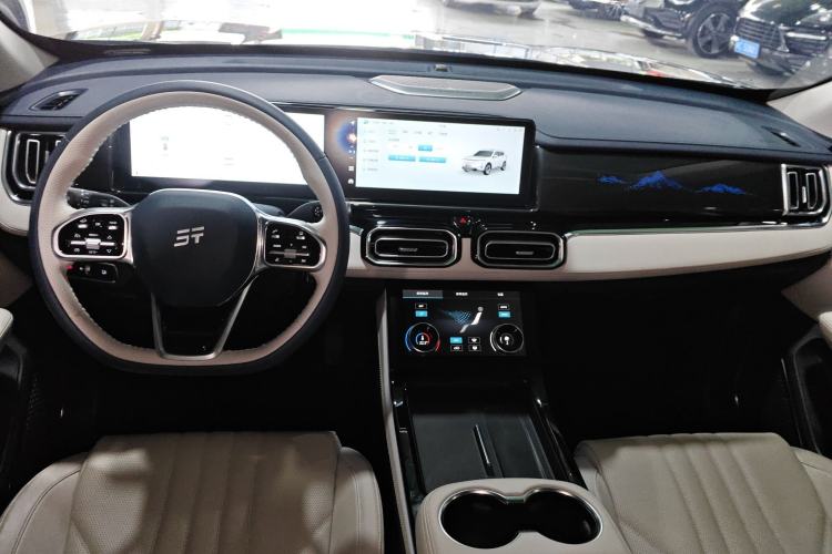 Used JETOUR Shanhai L7 2024 1.5T 120km MAX 5-Seater Center Console