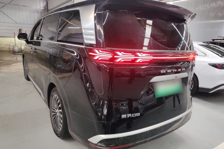 Used Denza D9 2024 EV 600 Four-Wheel-Drive Flagship Model
