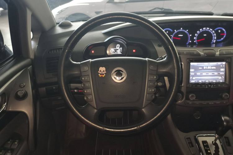 Used SsangYong Rodius 2014 2.0T Diesel Two-Wheel Drive Luxury Navigation Edition
