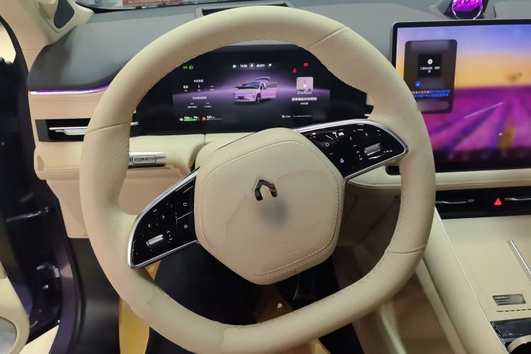 Used Hima AITO M5 2025 Extended-Range Ultra All-Wheel-Drive Version Steering Wheel