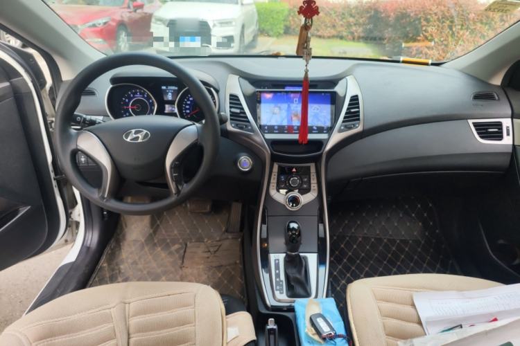 Used Hyundai Elantra (5th Generation / Langdong) 2013 1.6L Automatic Leading Model Center Console