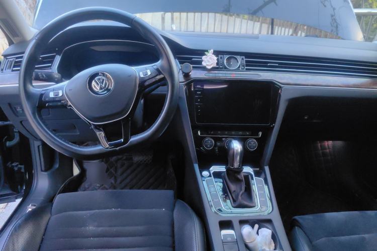 Used Volkswagen Magotan 2018 330TSI DSG Luxury Model Center Console