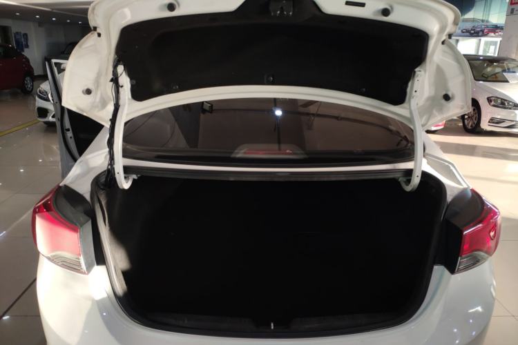 Used Hyundai Elantra (5th Generation / Langdong) 2016 1.6L Automatic Smart Version
