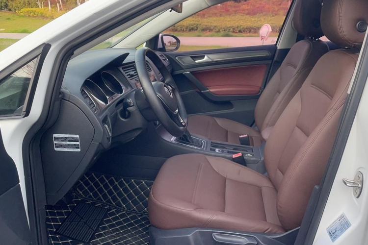 Used Volkswagen Golf 2016 230TSI Automatic Comfort Version
