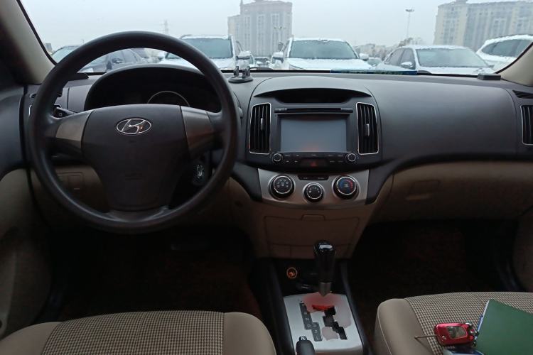 Used Hyundai Celesta 2011 1.6L Automatic Comfort Edition Center Console