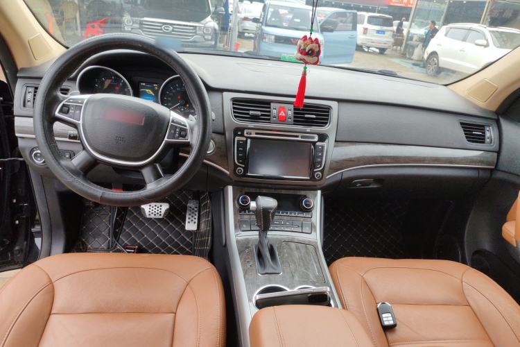 Used Haval H8 2015 2.0T Two-Wheel-Drive Luxury Version Center Console