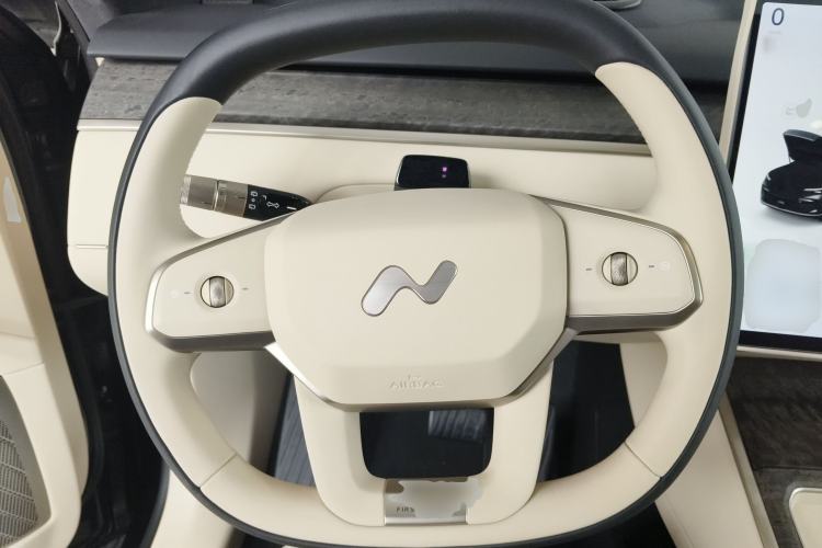 Used ONVO Luxeed L90 2025 Model—Ultra Six-Seater Version
