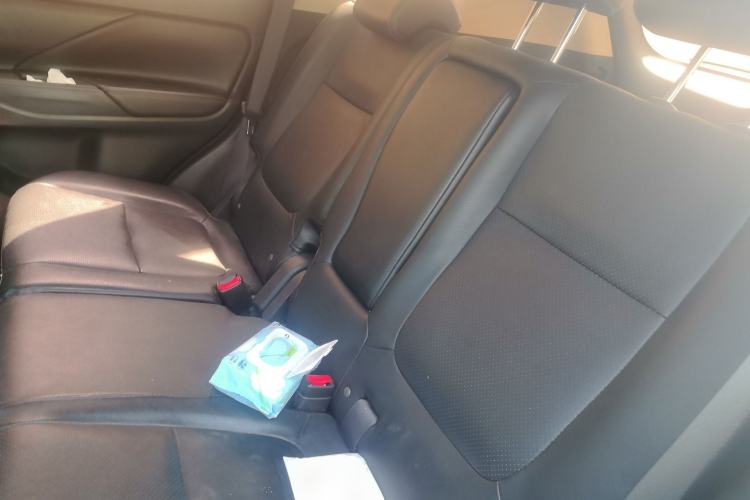 Used Mitsubishi Outlander 2016 2.4L 4x4 Elite Edition 5 Seats Left Rear Seat