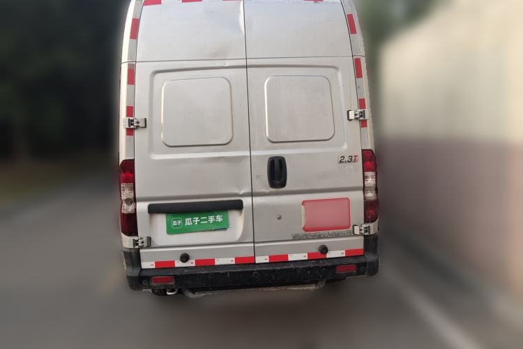 Used Dongfeng Yufeng 2023 V9+ 2.3T Manual Front-Drive Van Long Wheelbase High Roof 3-Seater
