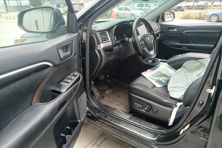 Used Toyota Highlander 2018 2.0T Four-Wheel Drive Luxury Version 7 Seats China VI Standard
