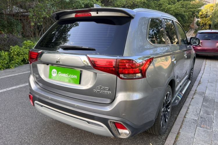 Used Mitsubishi Outlander 2019 2.4L 4x4 Zhi Xiang Edition 5 Seats China VI Standard

