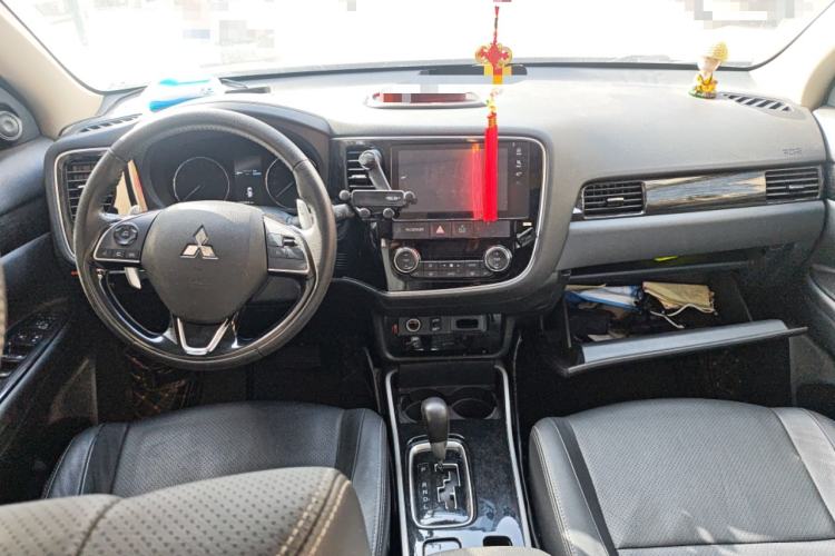 Used Mitsubishi Outlander 2018 2.4L 4x4 Elite Edition 5 Seats Center Console