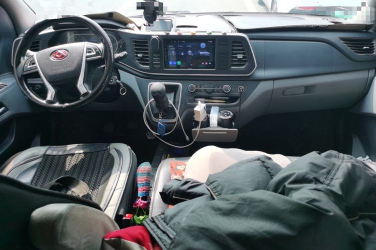 Used SAIC MAXUS Xintu V80 2023 2.0T Manual Classic Aoyuntong Long Wheelbase Mid-Height 6/7/8/9-Seater