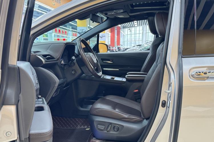 Used Toyota Sienna 2021 2.5L Hybrid Platinum Edition