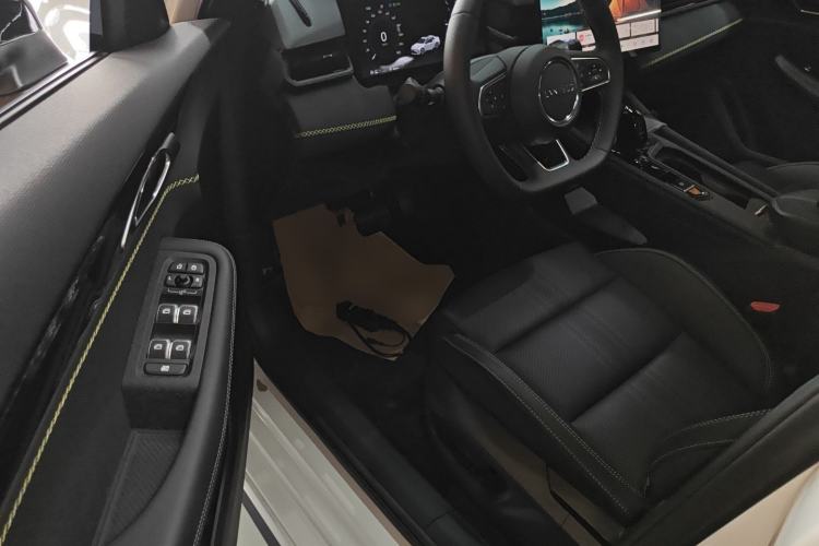 Used Lynk & Co 03 2026 Model 1.5TD DCT Pro Driver Seat