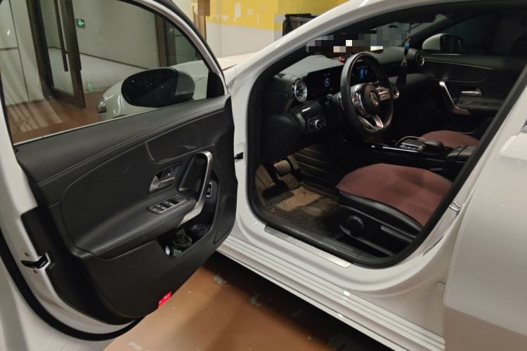 Used Mercedes-Benz A-Class 2022 Second Facelift A 200 L Sport Sedan Fashion Version
