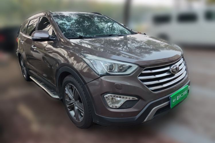 Used Hyundai Grand SantaFe 2013 3.0L 7-seat 4x4 Brown Interior Flagship Edition Front Right 45 Deg