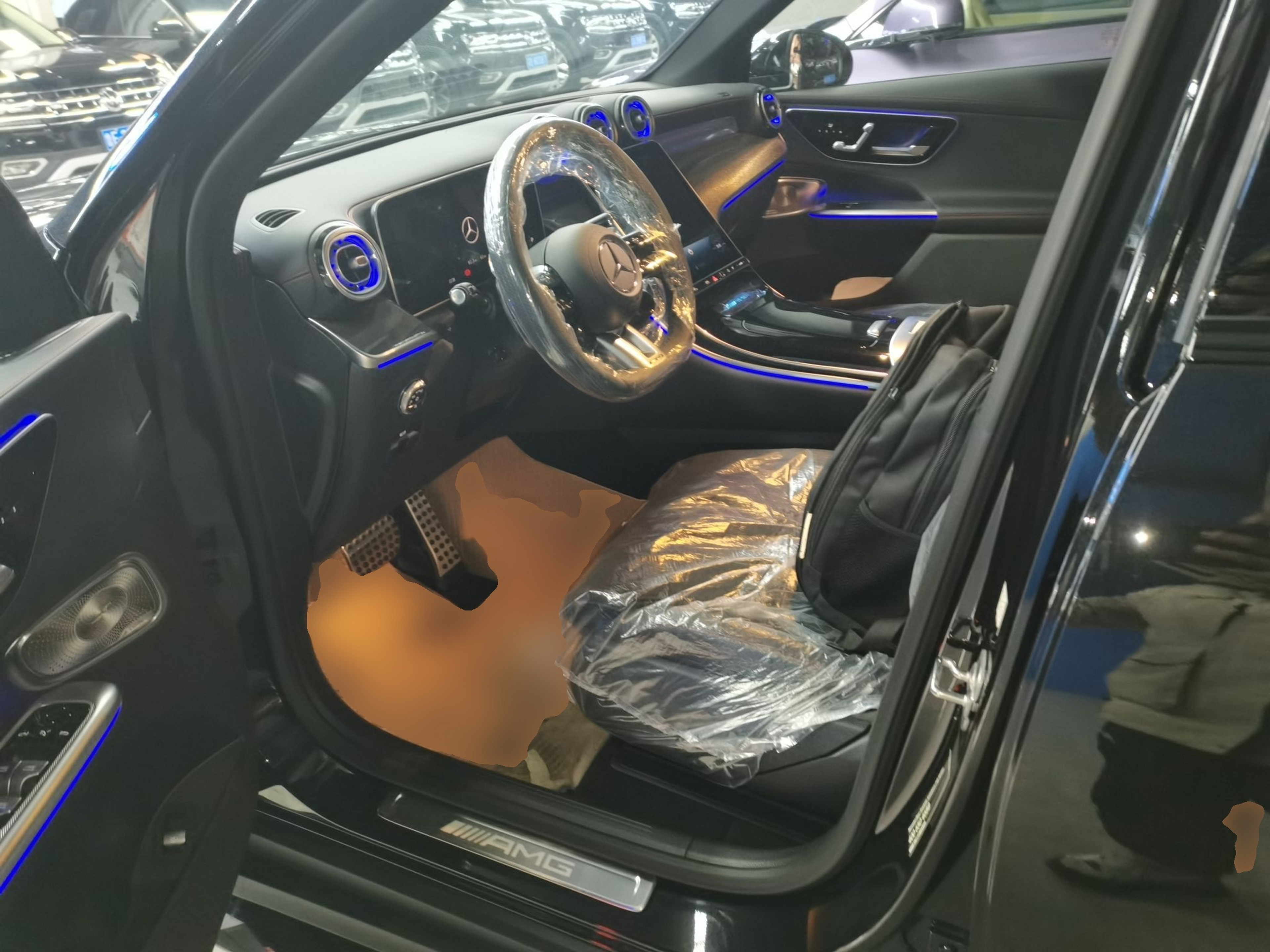 المقاعد الأمامية داخل السيارة