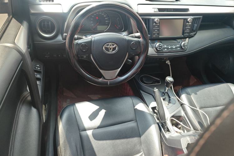 Used Toyota RAV4 2019 2.0L CVT Two-Wheel Drive Luxury Version China VI Standard