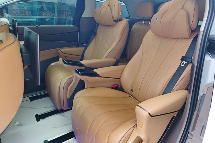 Used Denza D9 2022 DM-i 970 Four-Wheel Drive Prestige Model
