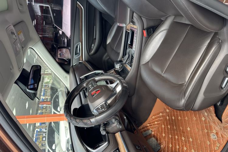 Used Roewe RX8 2018 30T Smart Connectivity Two-Wheel Drive Supreme Edition Interior 2