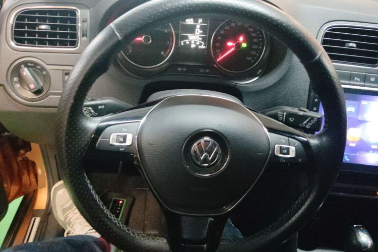 Used Volkswagen Polo 2016 1.6L Cross Polo Automatic Steering Wheel
