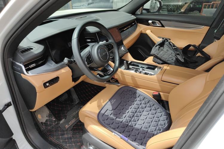 Used Lynk & Co 09 EM-P 2023 2.0TD EM-P Long-Range Version PM 7-Seater Driver Seat