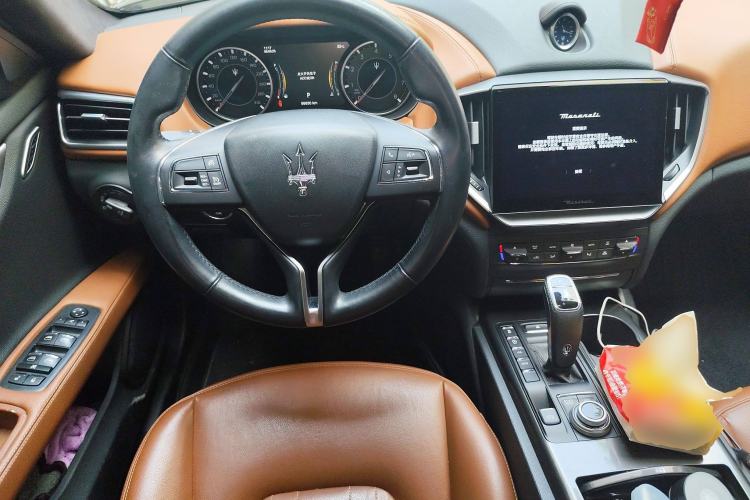 Used Maserati Ghibli 2021 2.0T Sharp Edition Center Console