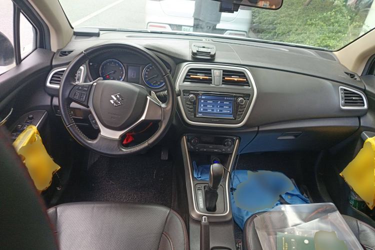 Used Suzuki S-Cross 2014 1.6L CVT Two-Wheel Drive Elite Version Center Console